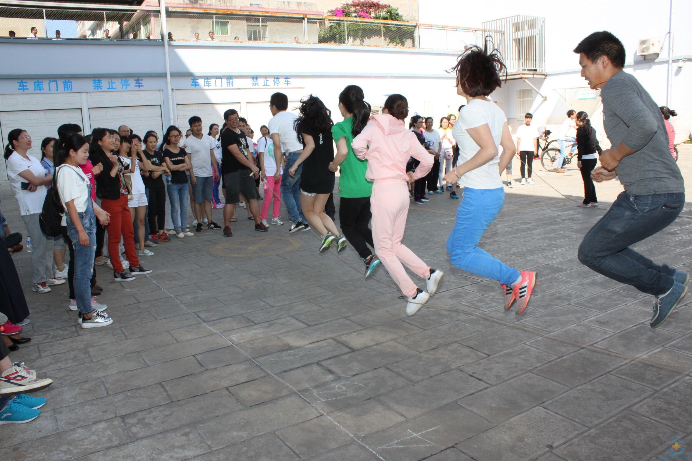 医院工会组织开展职工趣味运动会