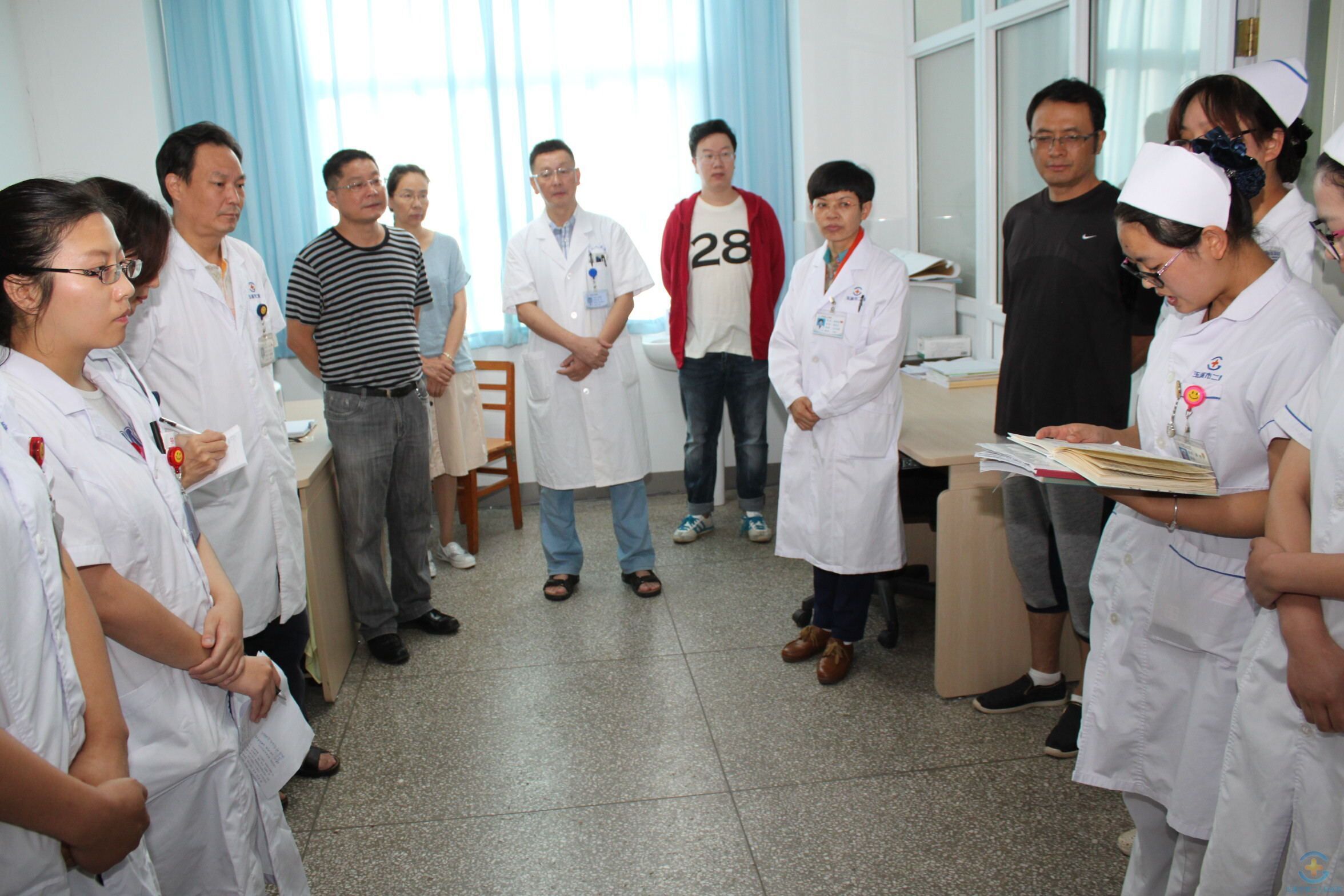 医院积极慰问7.4事件值班医护人员