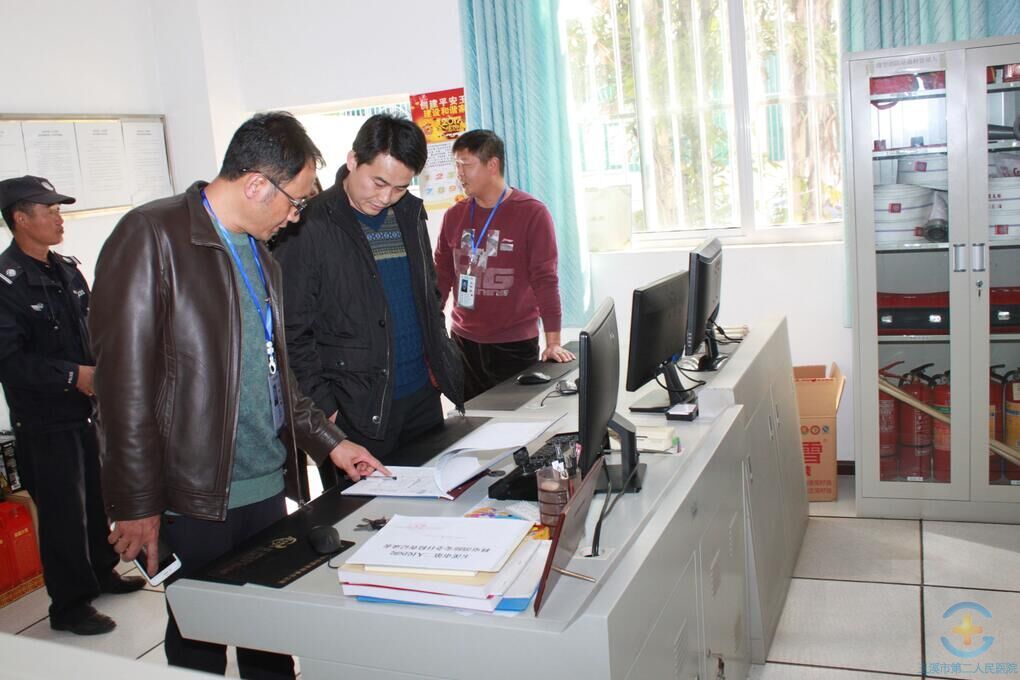 市卫计委到我院进行春节前安全检查