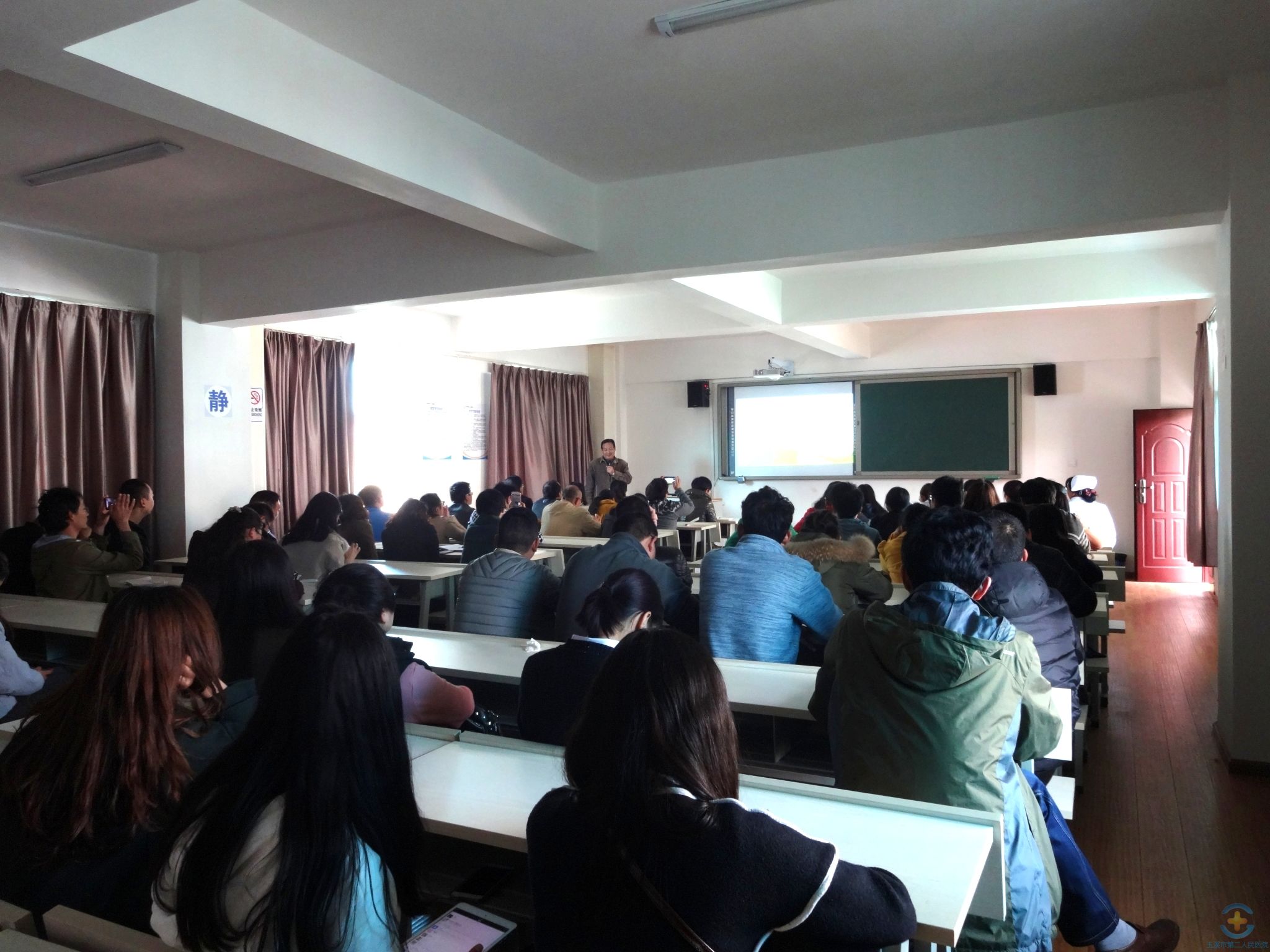 我院举办突发事件心理危机干预及心理援助咨询热线培训