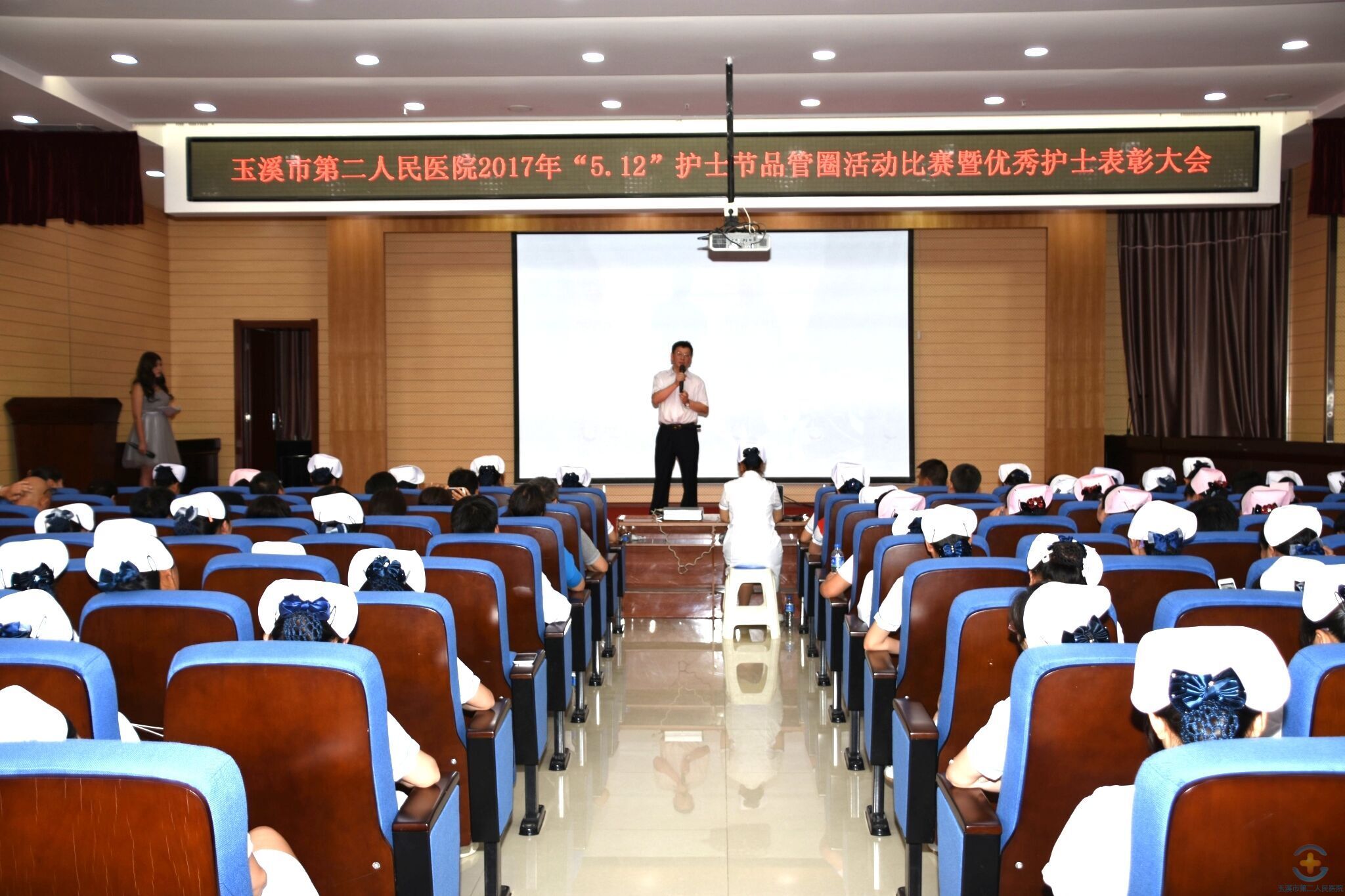 欢庆护士节 天使展风采——我院举办2017年“5.12”护士节品管圈活动比赛暨优秀护士表彰大会