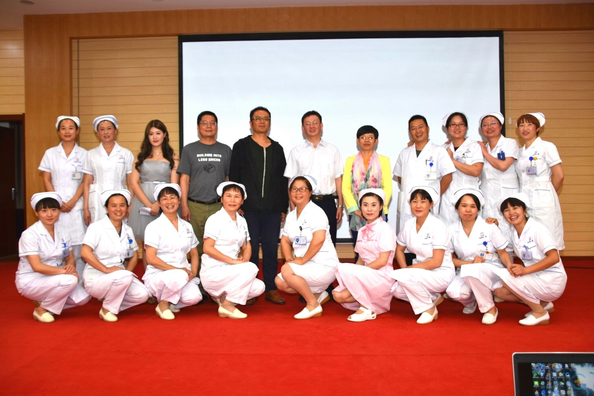 欢庆护士节 天使展风采——我院举办2017年“5.12”护士节品管圈活动比赛暨优秀护士表彰大会