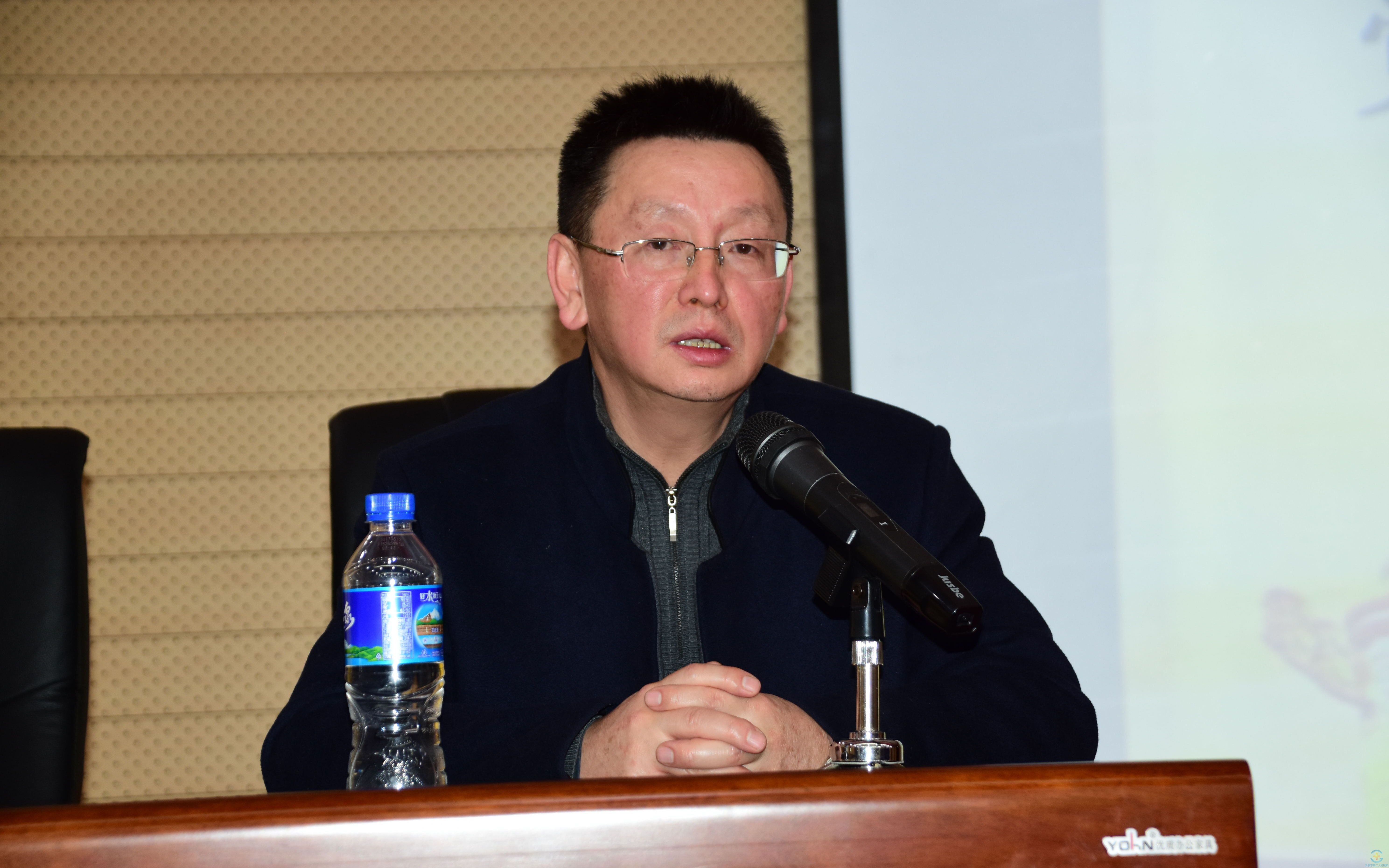 市二院党委理论学习中心组专题学习贯彻党的十九大精神