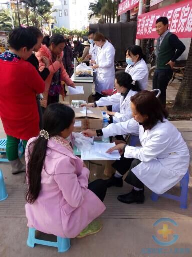 我院开展健康扶贫及冬季暖心义诊活动