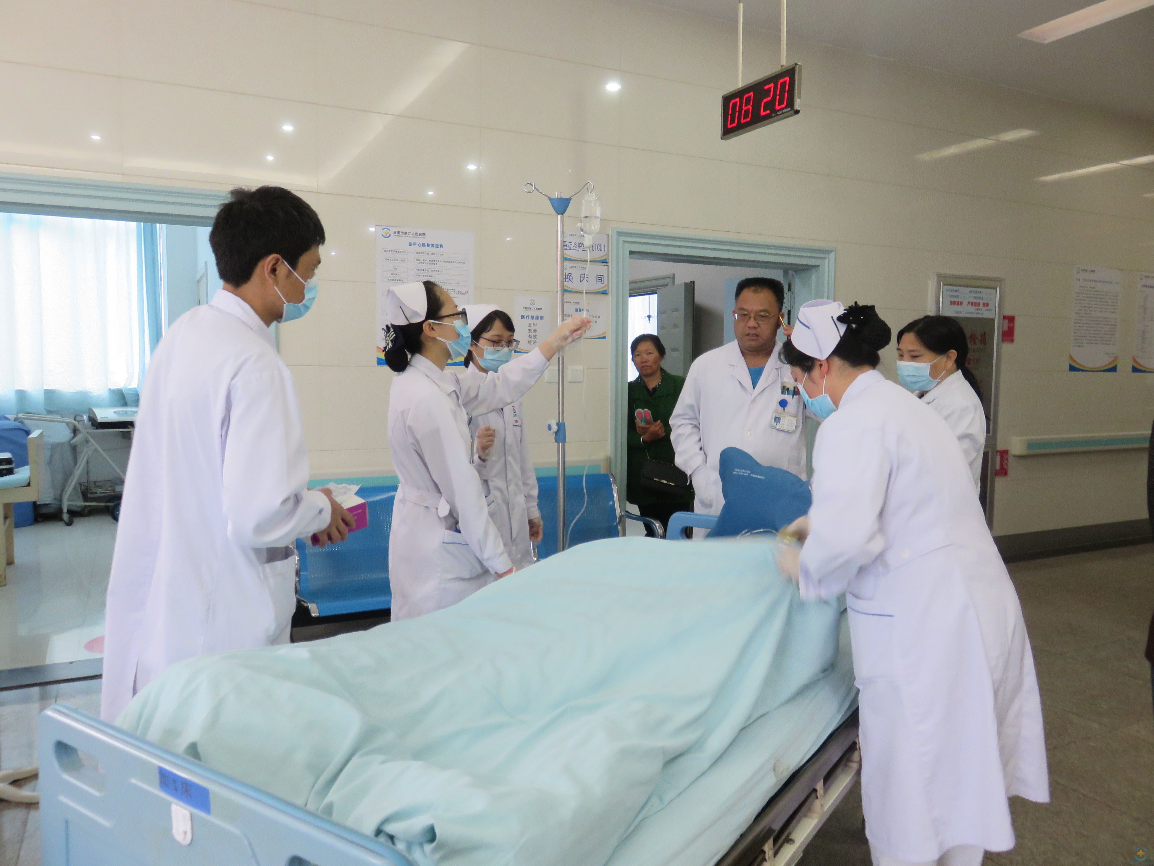   我院急诊科成功抢救一院外突然昏厥老人