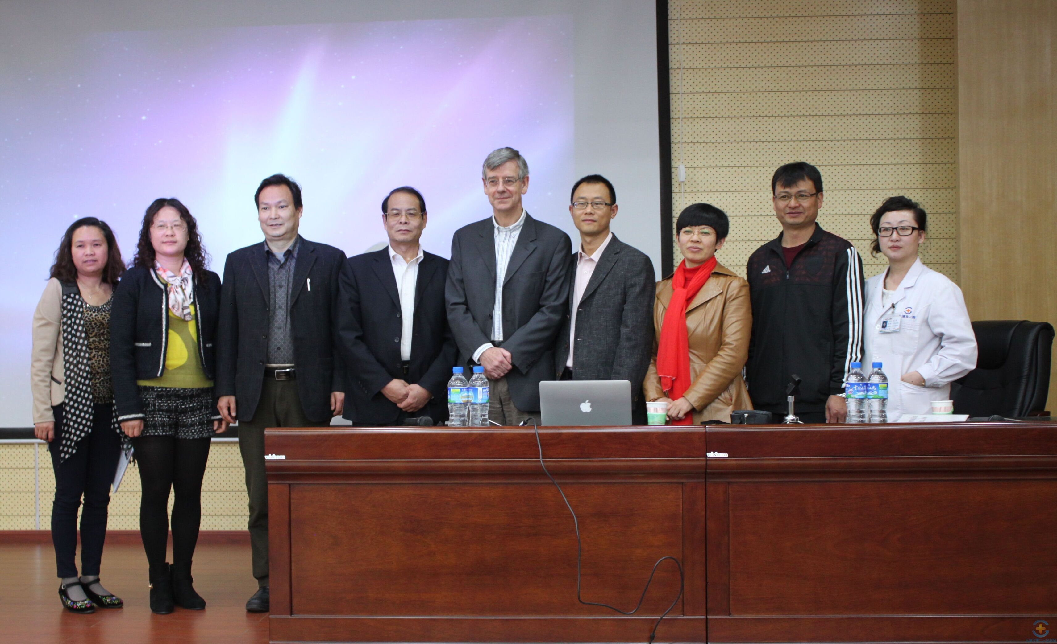 英国药理学会前任主席Gavin--Reynoids教授到我院进行学术交流